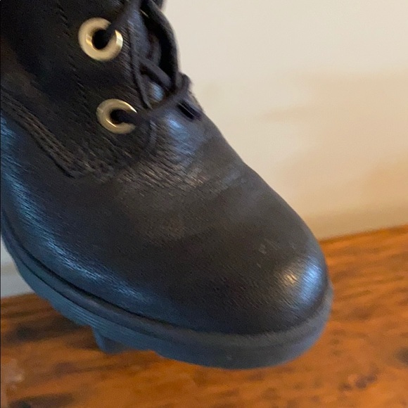 Shoes - Picture 4 of 4